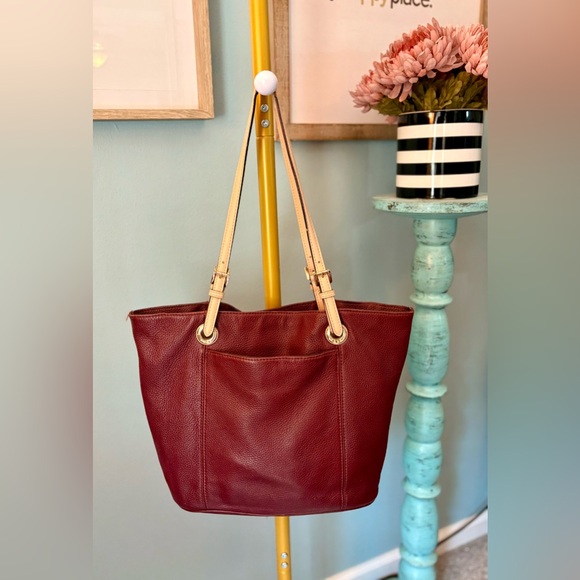 MICHAEL KORS JET SET BURGUNDY LEATHER TOTE - Picture 2 of 12